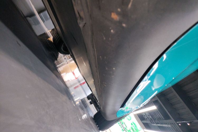 特斯拉 Model Y 2022款 改款 后轮驱动版局部细节9002