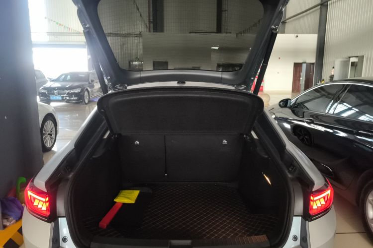 大众 2022款 凌渡L 280TSI DSG酷辣版机舱底盘23