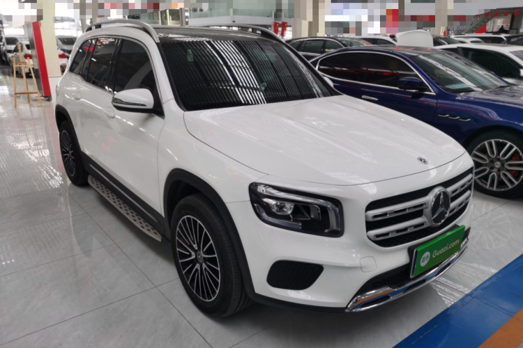 奔驰GLB 2023款 改款 GLB 200 动感型车身外观3