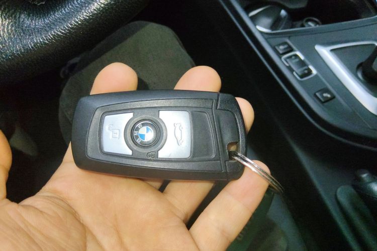 宝马3系 2017款 318i 时尚型中控内饰7001