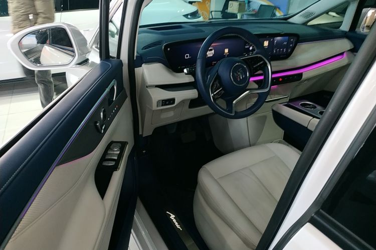 别克GL8新能源 2024款  陆尊 奢享版 7座中控内饰7003