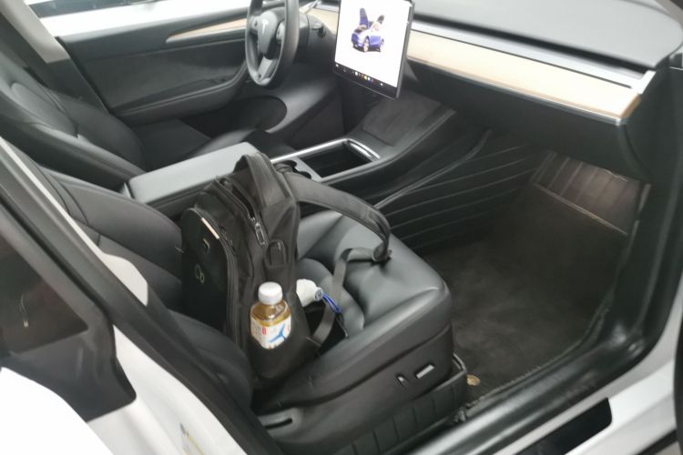 特斯拉 Model Y 2022款 后轮驱动版局部细节41