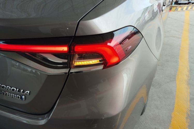 丰田 卡罗拉 2022款 双擎 1.8L E-CVT先锋版车身外观6006