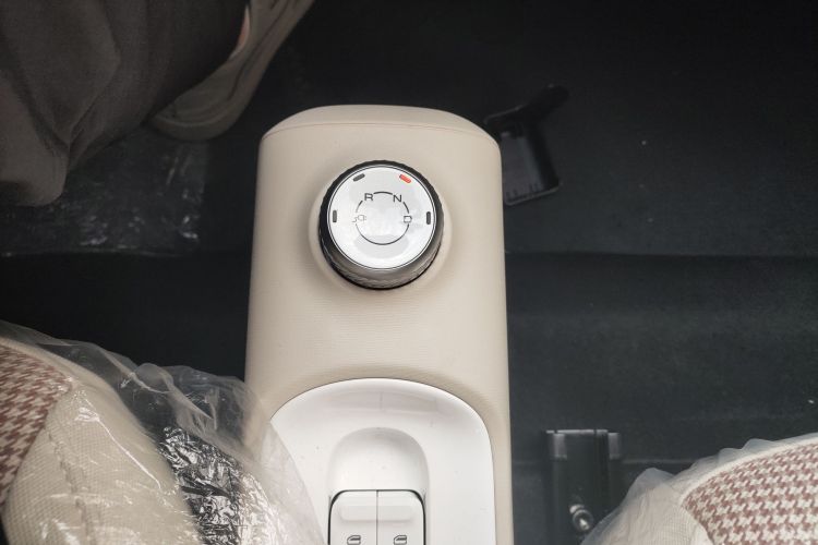 五菱汽车 宏光MINIEV 2024款 第三代 215km 青春版中控内饰18