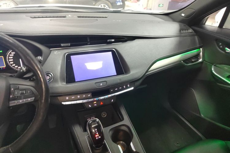 凯迪拉克XT4 2018款 28T 两驱领先型中控内饰16