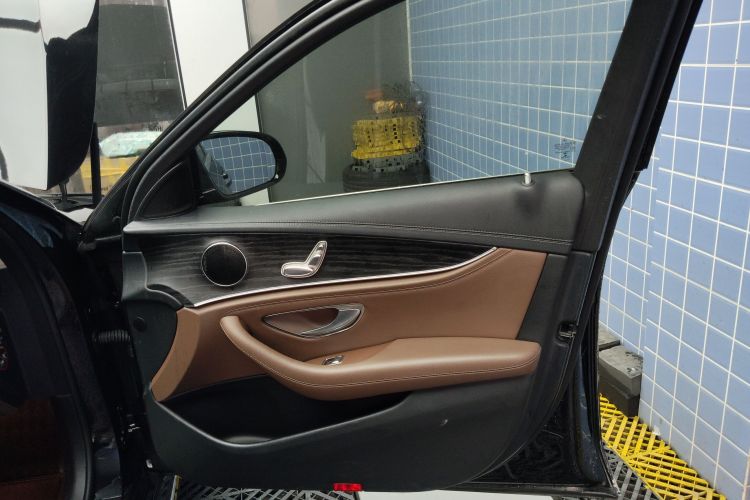 奔驰E级 2020款 改款 E 260 L 运动型中控内饰7005