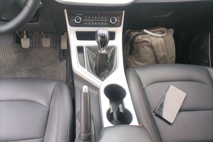 吉利汽车 远景 2018款 1.5L 手动幸福版中控内饰18