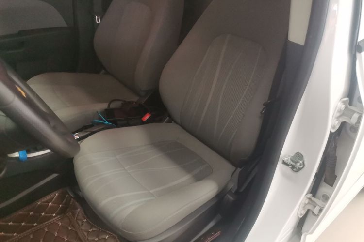 雪佛兰 爱唯欧 2014款 三厢 1.4SL MT 舒适版中控内饰19