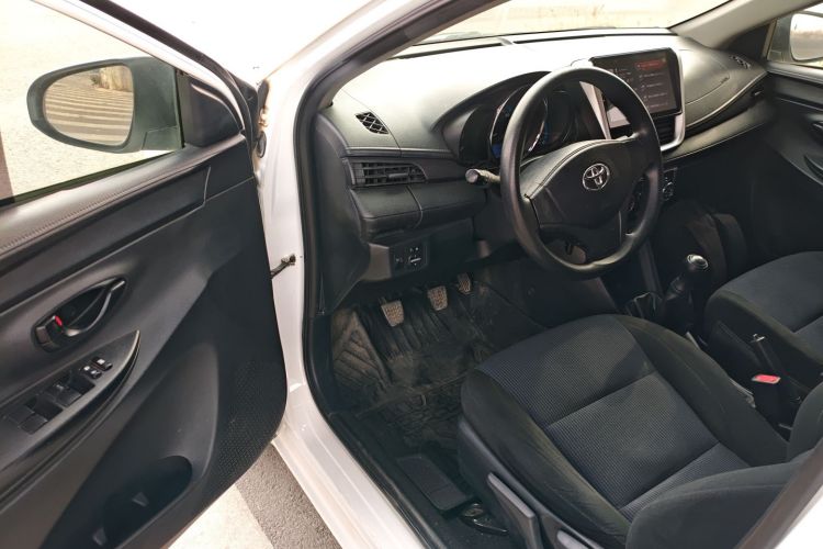 丰田 YARiS L 致炫 2016款 改款 1.3E 手动魅动版中控内饰7003