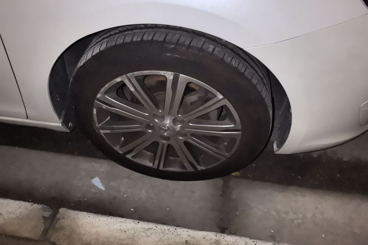 标致408 2014款 1.8L 自动豪华版车身外观6007