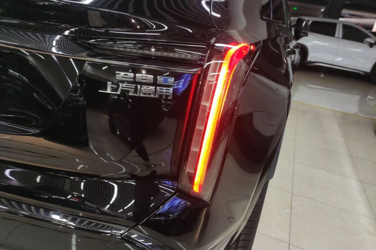 凯迪拉克XT5 2025款 2.0T 铂金型车身外观9