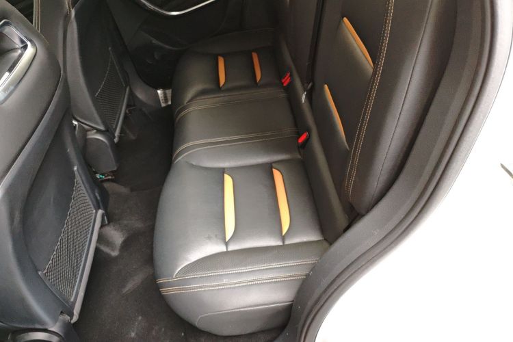 奔腾T77 2019款 230 TID 自动豪华型 国V中控内饰7004