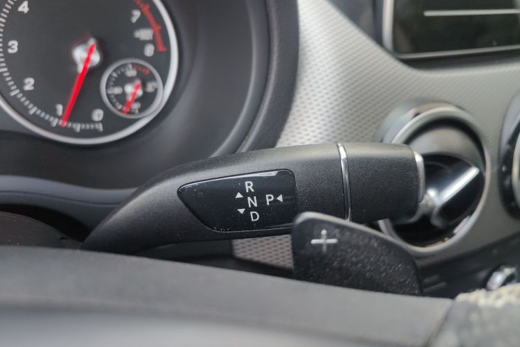 奔驰B级 2015款 B 200 动感型中控内饰18