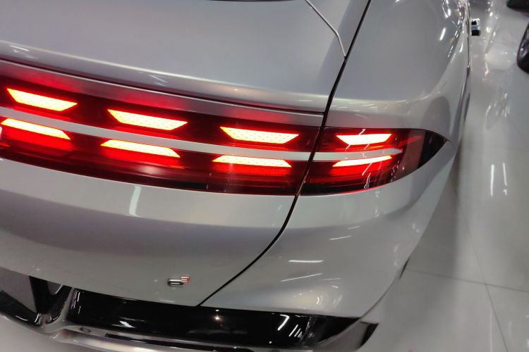 腾势Z9GT 2024款 1100四驱Ultra版车身外观9