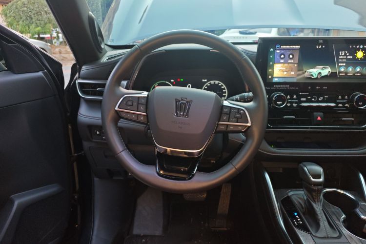 丰田 皇冠陆放 2024款 2.5L HEV四驱旗舰版中控内饰13