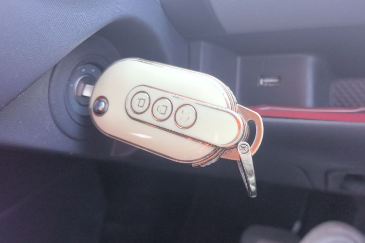 五菱汽车 宏光MINIEV 2022款 GAMEBOY 200km 玩咖款 磷酸铁锂中控内饰7001