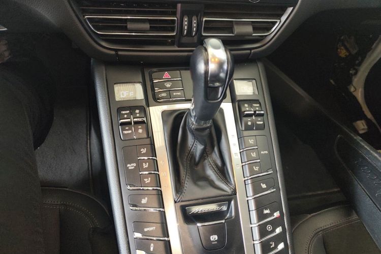 保时捷 2018款 Macan 2.0T中控内饰18