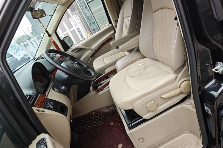 奔驰 唯雅诺 2013款 3.0L 舒适版中控内饰19