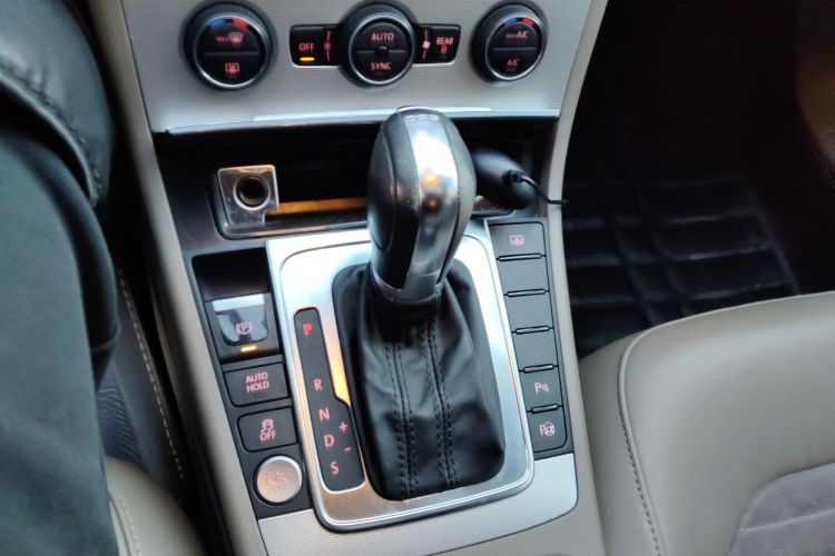 大众 迈腾 2015款 改款 2.0TSI 尊贵型中控内饰18