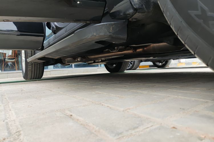 丰田 汉兰达 2023款 2.5L智能电混双擎两驱精英版 7座局部细节9001