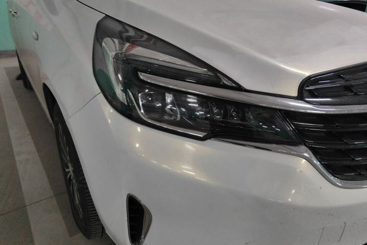 别克GL8 2022款 陆上公务舱 652T 豪华型车身外观8