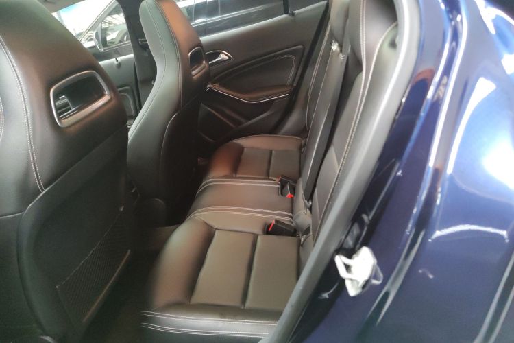 奔驰GLA 2017款 GLA 200 时尚型中控内饰21