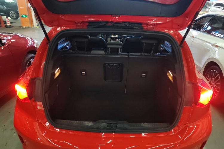 福特 福克斯 2019款 两厢 EcoBoost 180 自动ST Line机舱底盘23