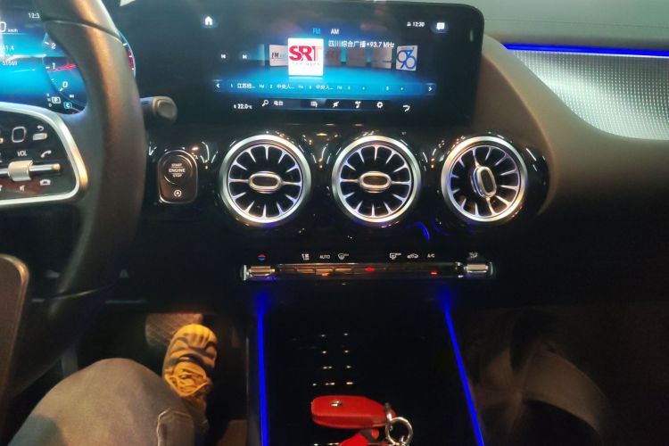 奔驰GLA 2020款 GLA 200中控内饰16
