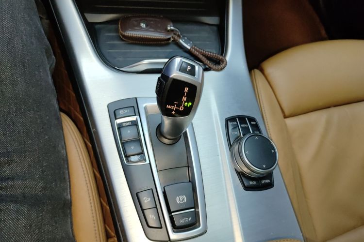 宝马X4 2016款 xDrive20i M运动型中控内饰18