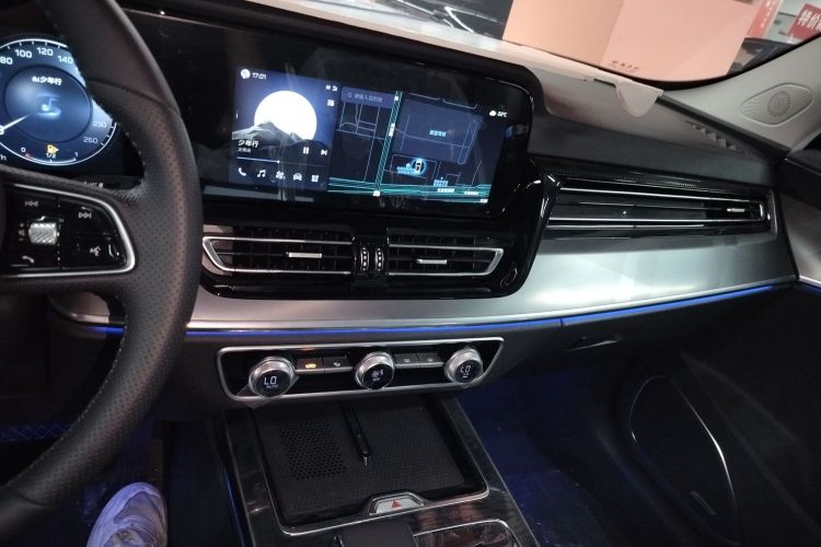 红旗HS5 2023款 2.0T 四驱旗享Pro版中控内饰16