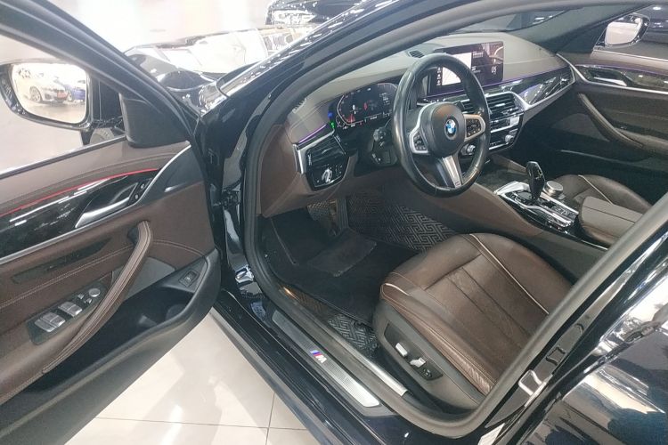 宝马5系 2021款 525Li M运动套装中控内饰20