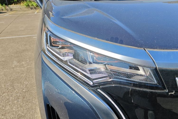 腾势D9 2024款 EV 600 四驱旗舰型车身外观8