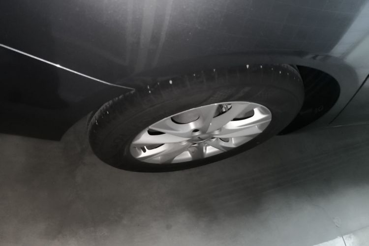 荣威i5 2023款 1.5L CVT豪华版车身外观6008