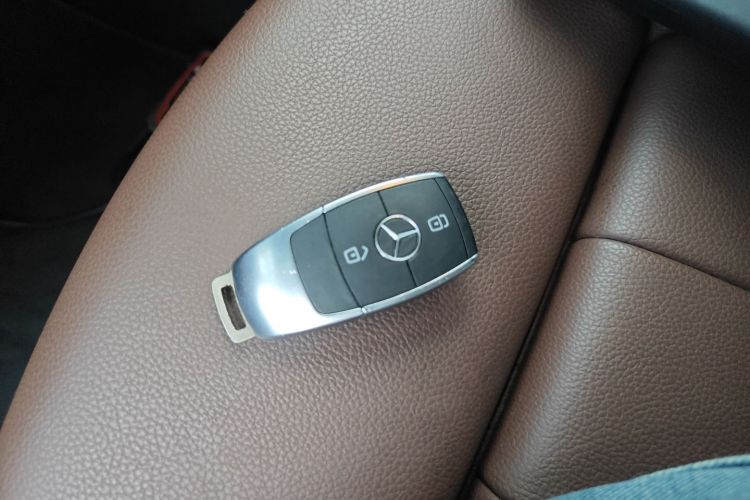 奔驰GLB 2022款 改款二 GLB 200 时尚型中控内饰11