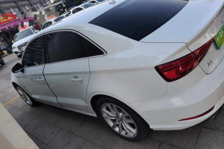 奥迪A3 2018款 30周年年型 Limousine 35 TFSI 进取型车身外观4