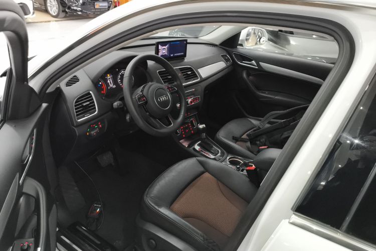 奥迪Q3 2018款 30周年年型 30 TFSI 时尚型中控内饰20