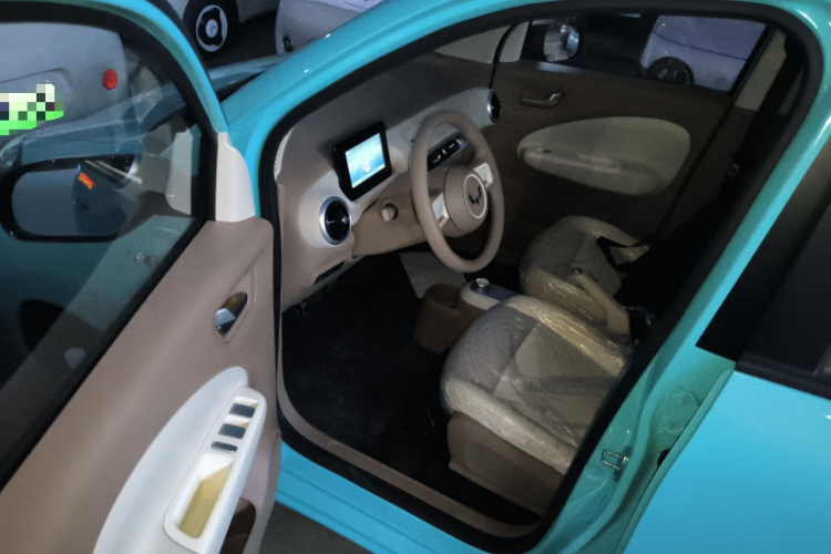 五菱汽车 宏光MINIEV 2025款 四门版 进阶款中控内饰7003