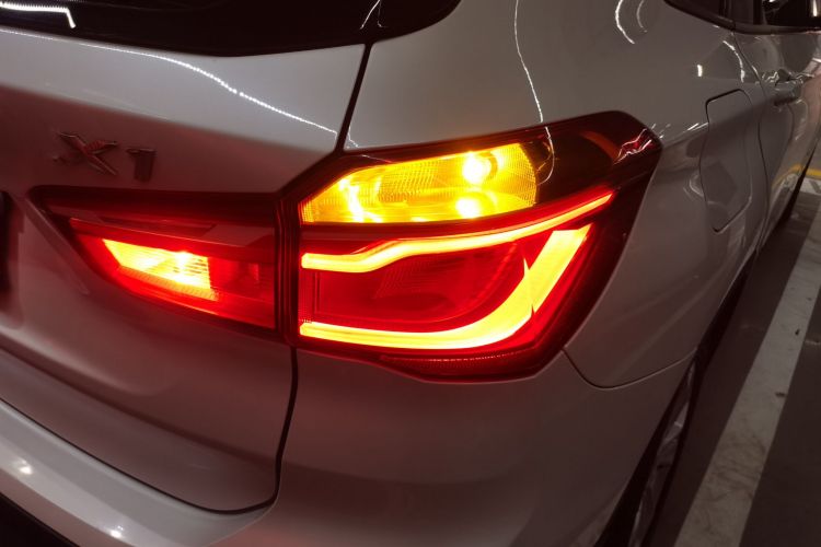 宝马X1 2016款 sDrive18Li 尊享型车身外观9