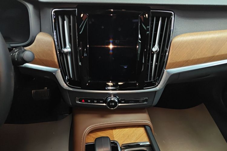 沃尔沃S90 2025款 B5 智逸豪华版中控内饰16