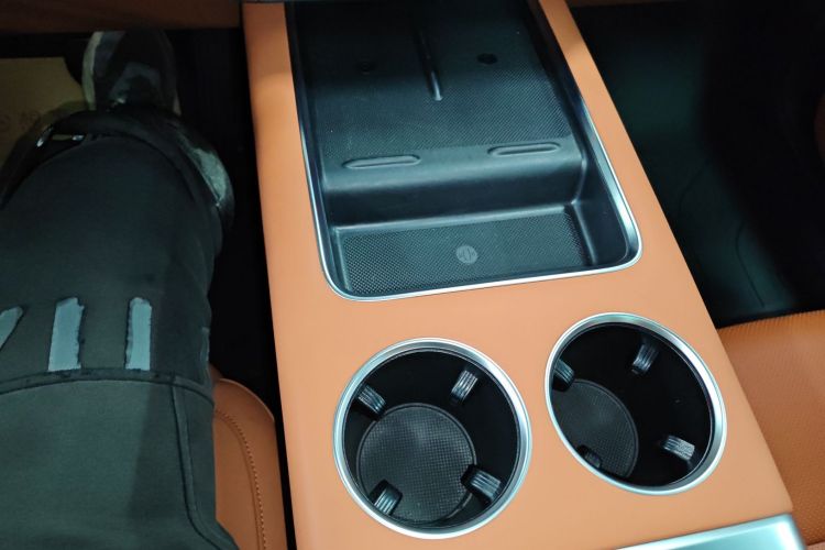 理想汽车 理想L9 2022款 Max中控内饰18