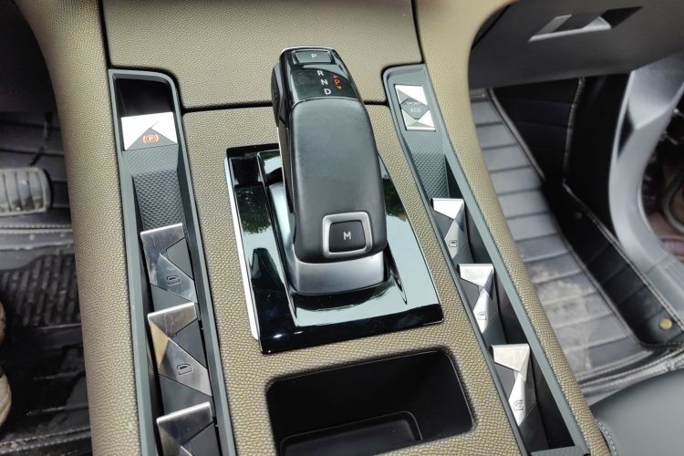 DS 7 2020款 35THP 蒙马特版中控内饰18