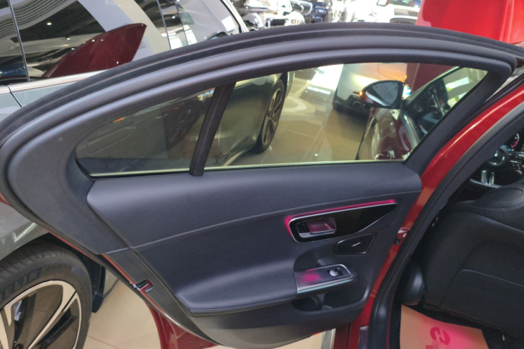 奔驰C级 2022款 改款 C 200 L 运动版中控内饰7008