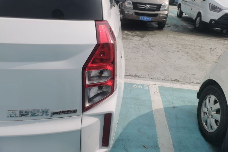 五菱汽车 五菱宏光PLUS 2020款 1.5L 手动标准型 5座车身外观6006