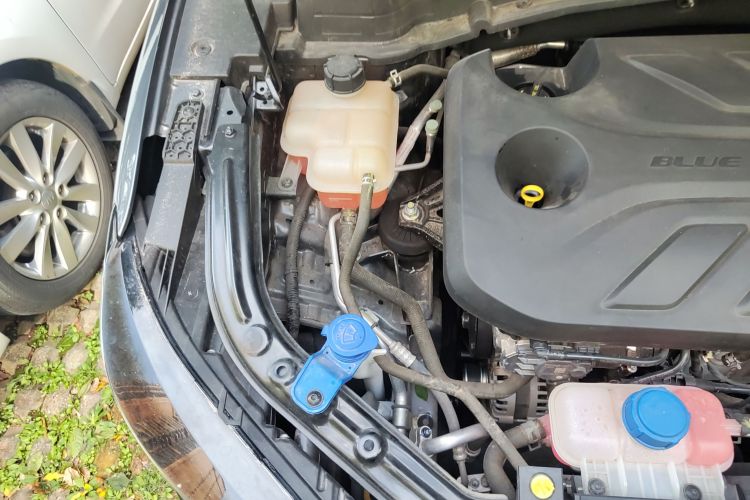 长安UNI-T 2022款 1.5T 运动版 尊贵型局部细节9006