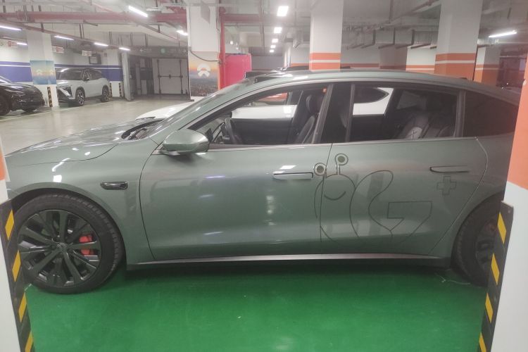 蔚来ET7 2022款 100kWh车身外观4