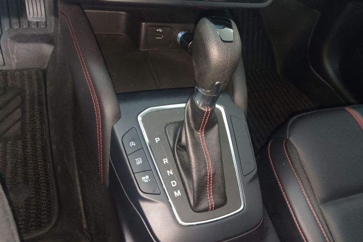 福特 福克斯 2022款 三厢 EcoBoost 180 自动ST Line局部细节18