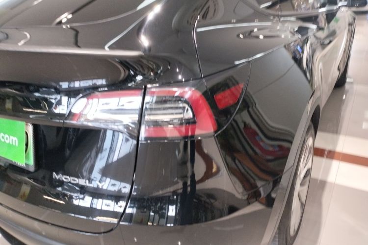 特斯拉 Model Y 2023款 长续航全轮驱动版车身外观9