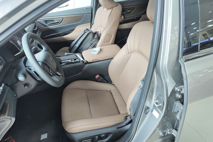 丰田 皇冠(进口) 2024款 2.5L 至尊版中控内饰19