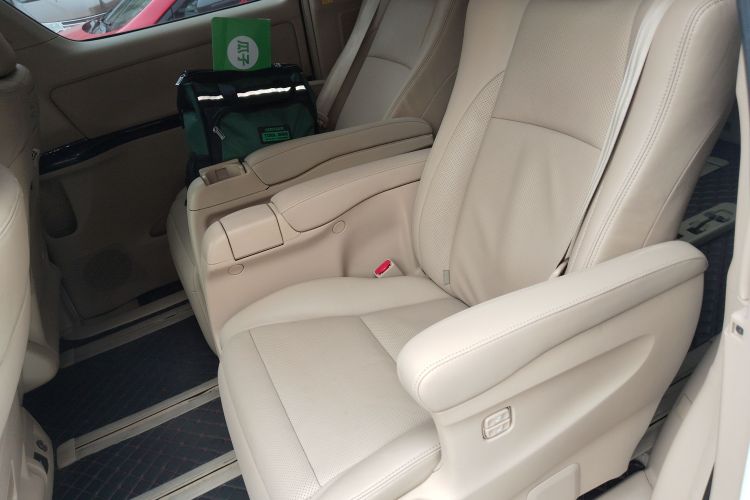 丰田 埃尔法 2012款 3.5L 豪华版中控内饰7004