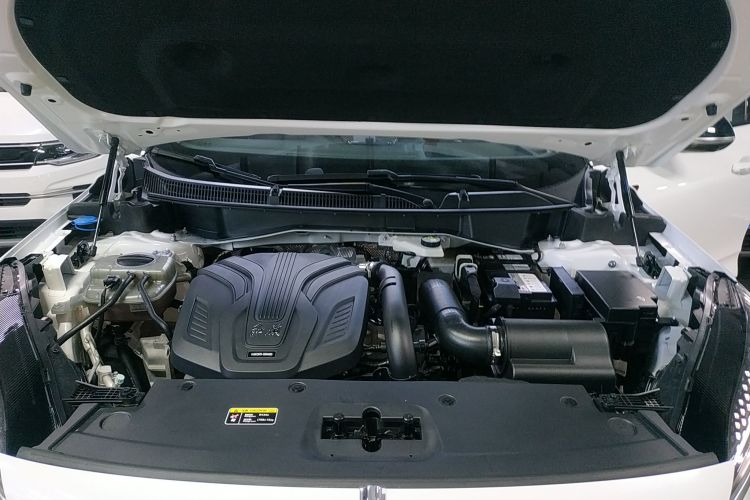 红旗HS3 2023款 2.0T 四驱有为版机舱底盘24